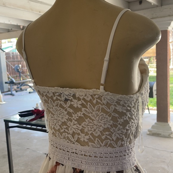 Spring dress - Picture 2 of 3